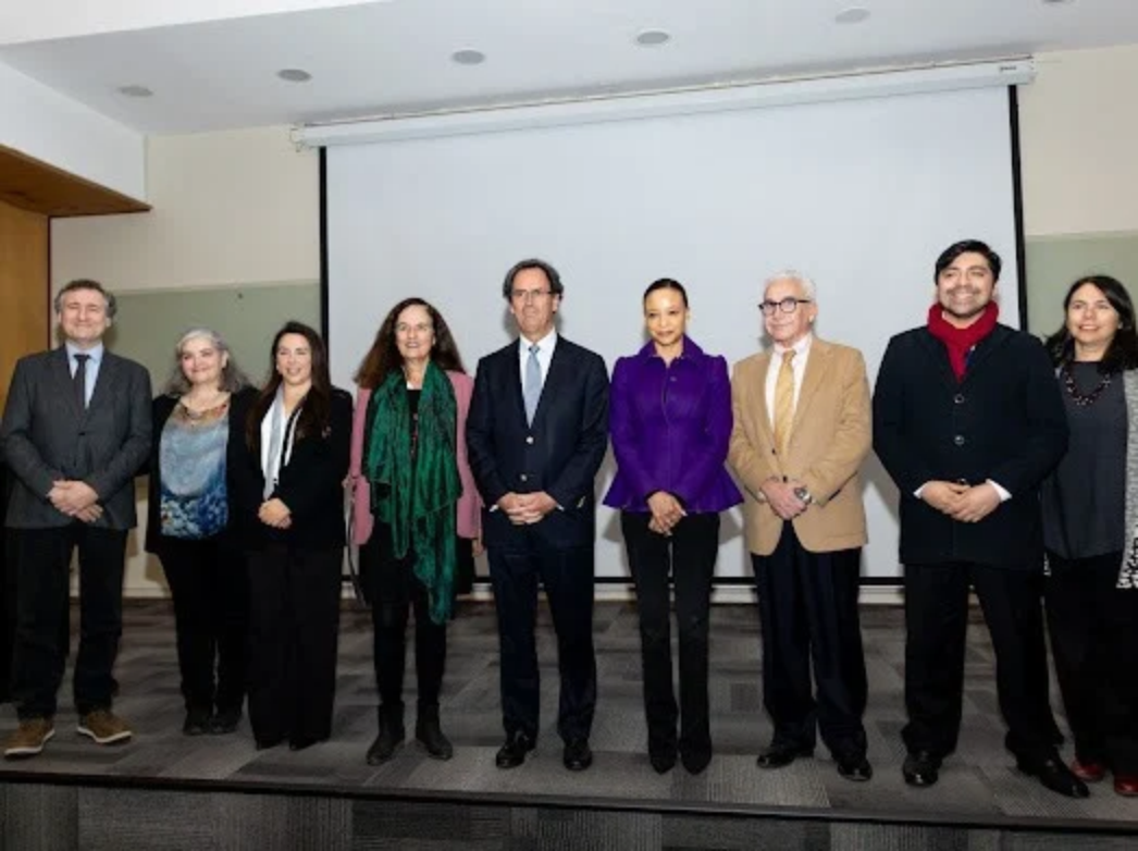 Autoridades e integrantes de la Cátedra UNESCO UC en la inauguración